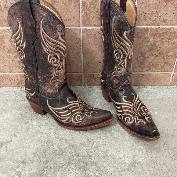 Circle G Shoes - Circle G Brown and Gold embroidered Boots